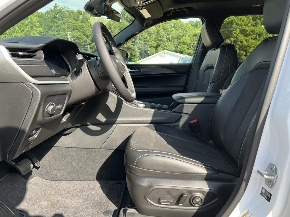 new 2025 Jeep Grand Cherokee L car, priced at $44,389