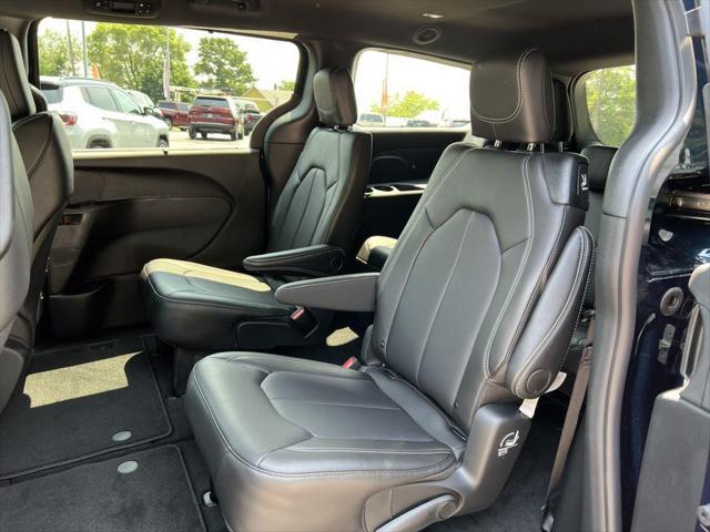 new 2025 Chrysler Pacifica car, priced at $44,592