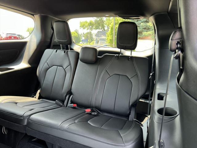 new 2025 Chrysler Pacifica car, priced at $44,592