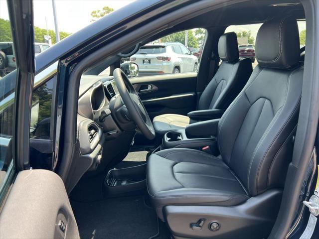 new 2025 Chrysler Pacifica car, priced at $44,592