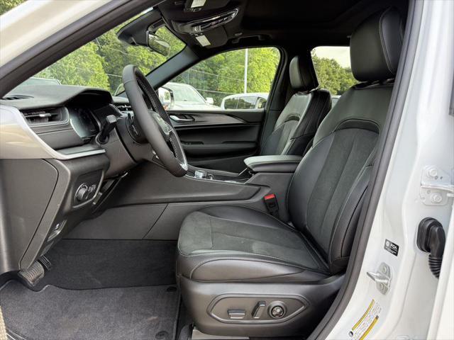 new 2025 Jeep Grand Cherokee car, priced at $42,146