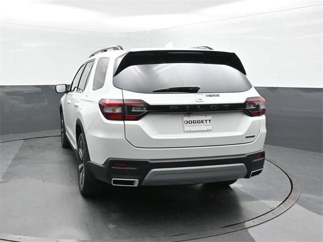 new 2025 Honda Pilot car, priced at $47,905