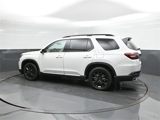 new 2025 Honda Pilot car, priced at $53,450
