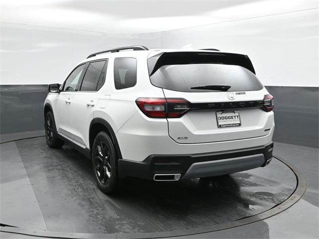 new 2025 Honda Pilot car, priced at $53,450