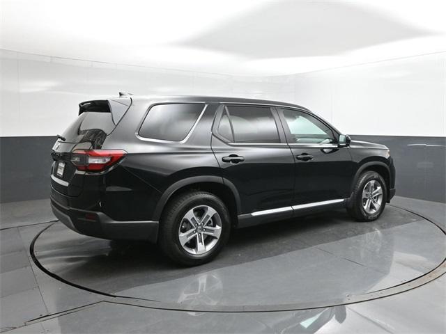 new 2025 Honda Pilot car, priced at $44,995