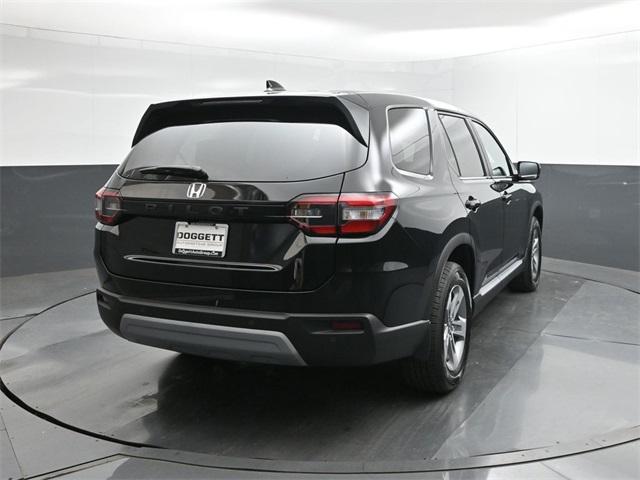 new 2025 Honda Pilot car, priced at $44,995