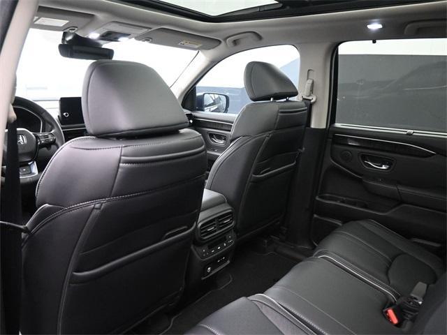 new 2025 Honda Pilot car, priced at $54,530