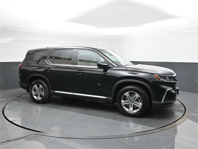 new 2025 Honda Pilot car, priced at $43,925