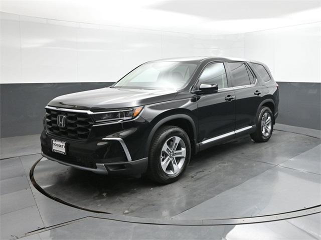 new 2025 Honda Pilot car, priced at $43,925