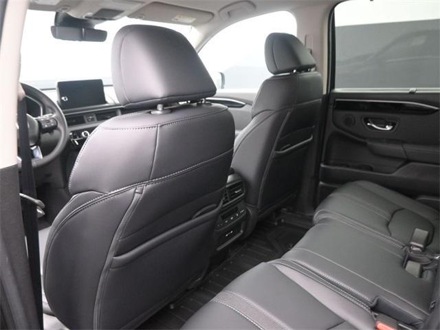 new 2025 Honda Pilot car, priced at $43,925