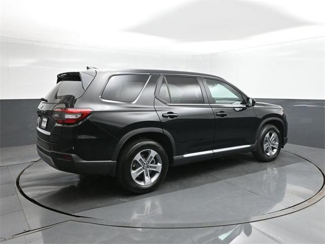 new 2025 Honda Pilot car, priced at $43,925