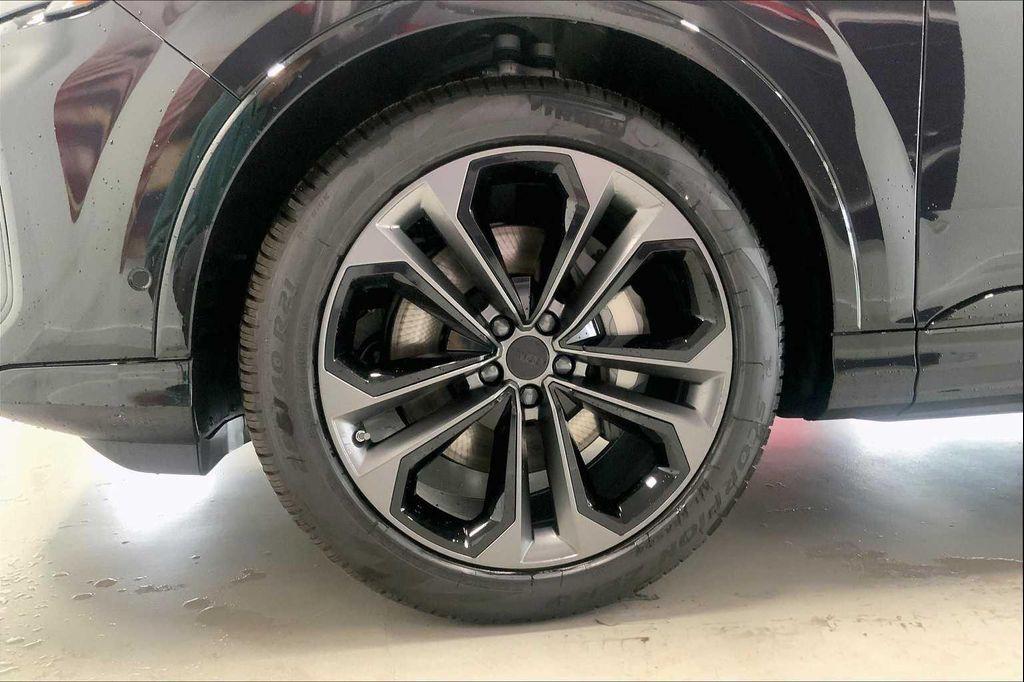 new 2026 Audi Q7 car, priced at $78,410