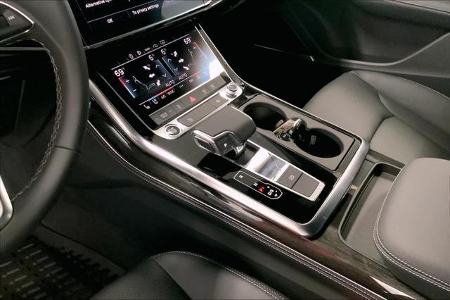 new 2025 Audi Q7 car, priced at $75,930