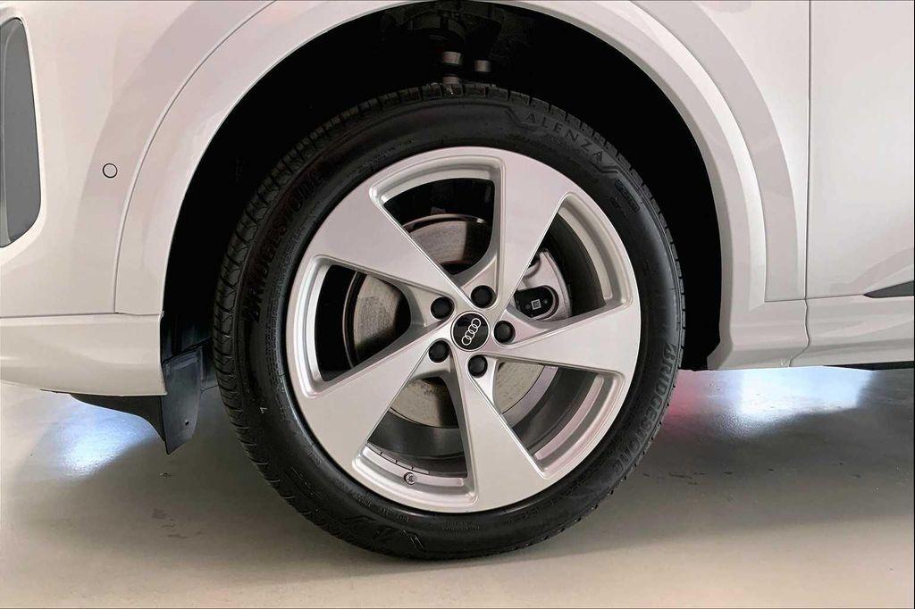 new 2025 Audi Q5 car, priced at $60,092