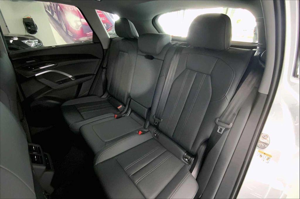 new 2025 Audi Q5 car, priced at $60,092