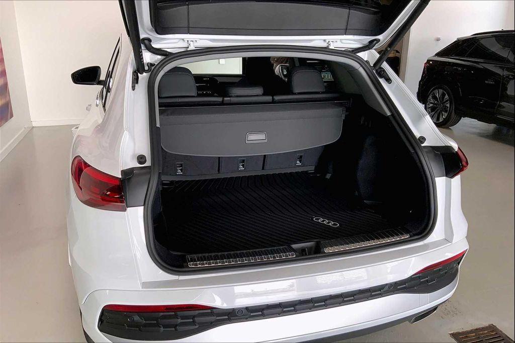 new 2025 Audi Q5 car, priced at $60,092
