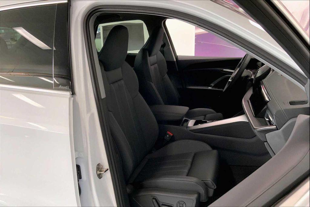 new 2025 Audi Q5 car, priced at $60,092