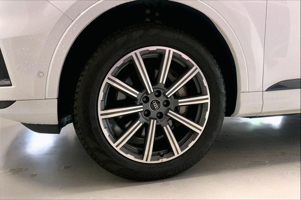 used 2024 Audi Q7 car, priced at $44,990