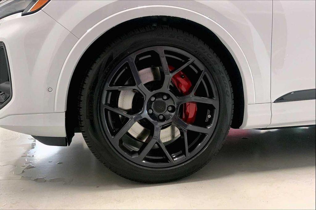 new 2026 Audi SQ7 car, priced at $108,405