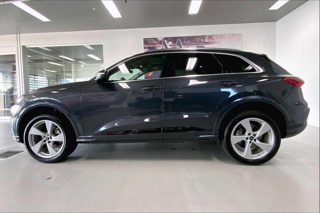 new 2025 Audi Q5 car, priced at $60,092