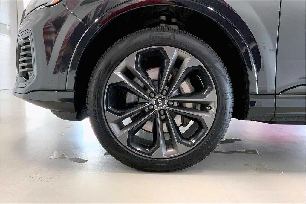 used 2025 Audi Q7 car, priced at $57,990