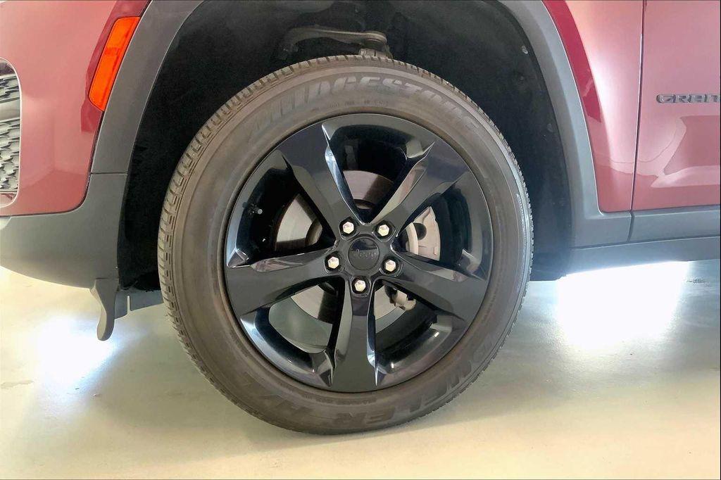 used 2023 Jeep Grand Cherokee car, priced at $33,570