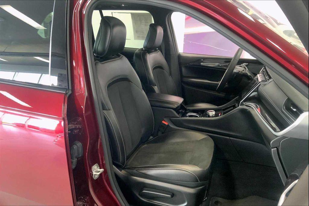 used 2023 Jeep Grand Cherokee car, priced at $33,570