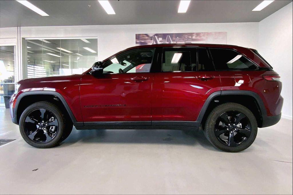 used 2023 Jeep Grand Cherokee car, priced at $33,570
