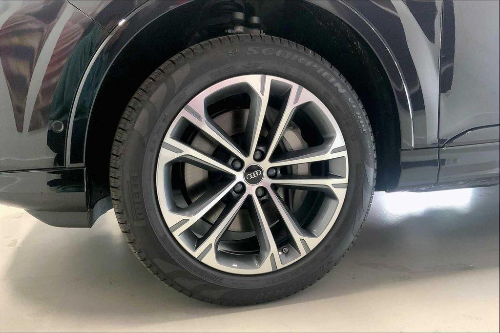 new 2026 Audi Q7 car, priced at $68,140