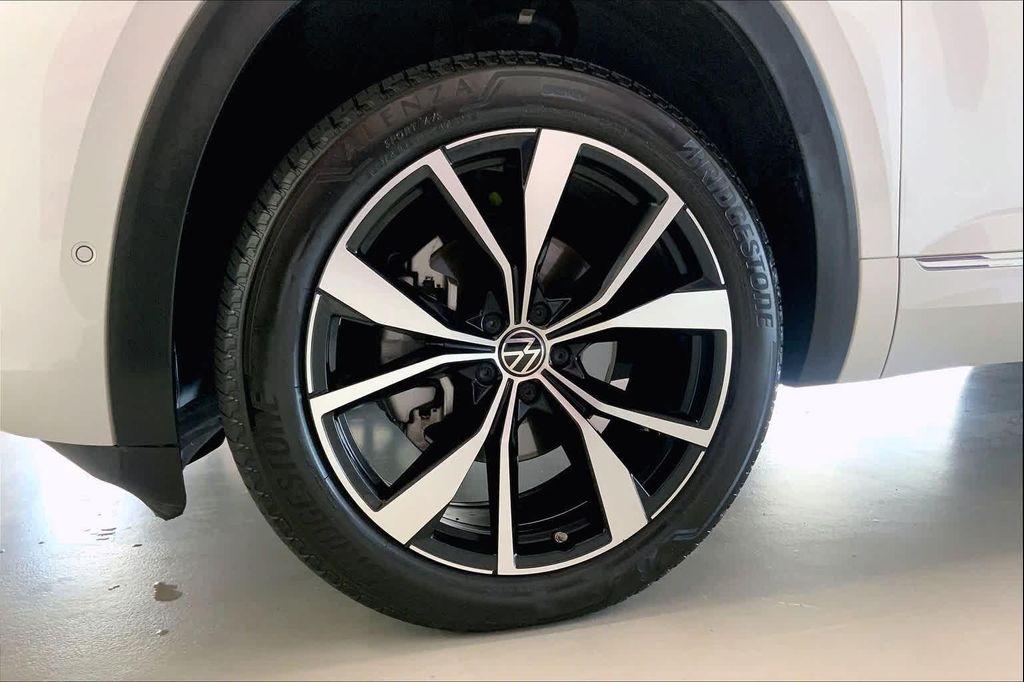 used 2024 Volkswagen Atlas car, priced at $38,480