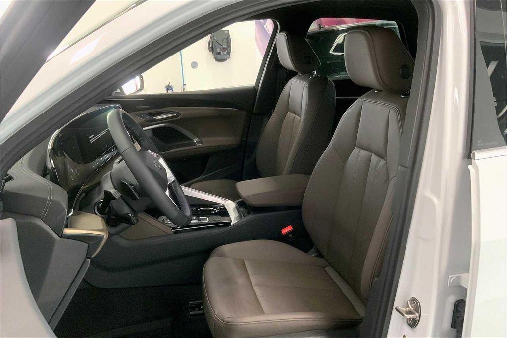 new 2025 Audi Q5 car, priced at $60,092