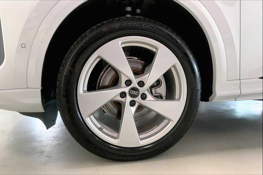 new 2025 Audi Q5 car, priced at $60,092