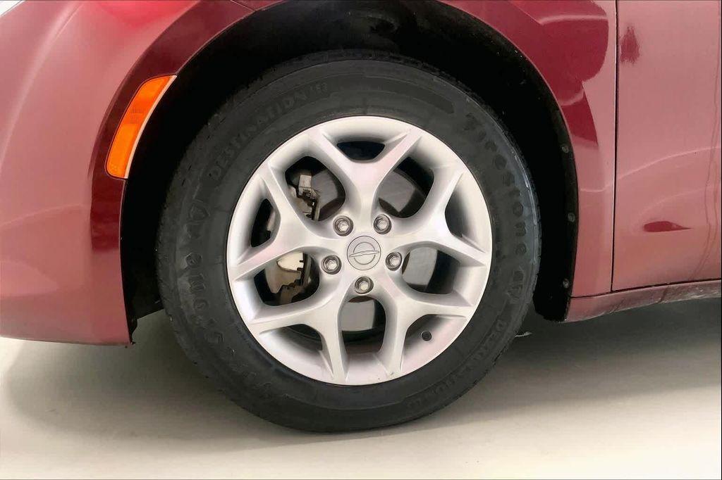 used 2019 Chrysler Pacifica car, priced at $18,290