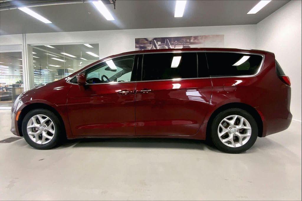 used 2019 Chrysler Pacifica car, priced at $18,290