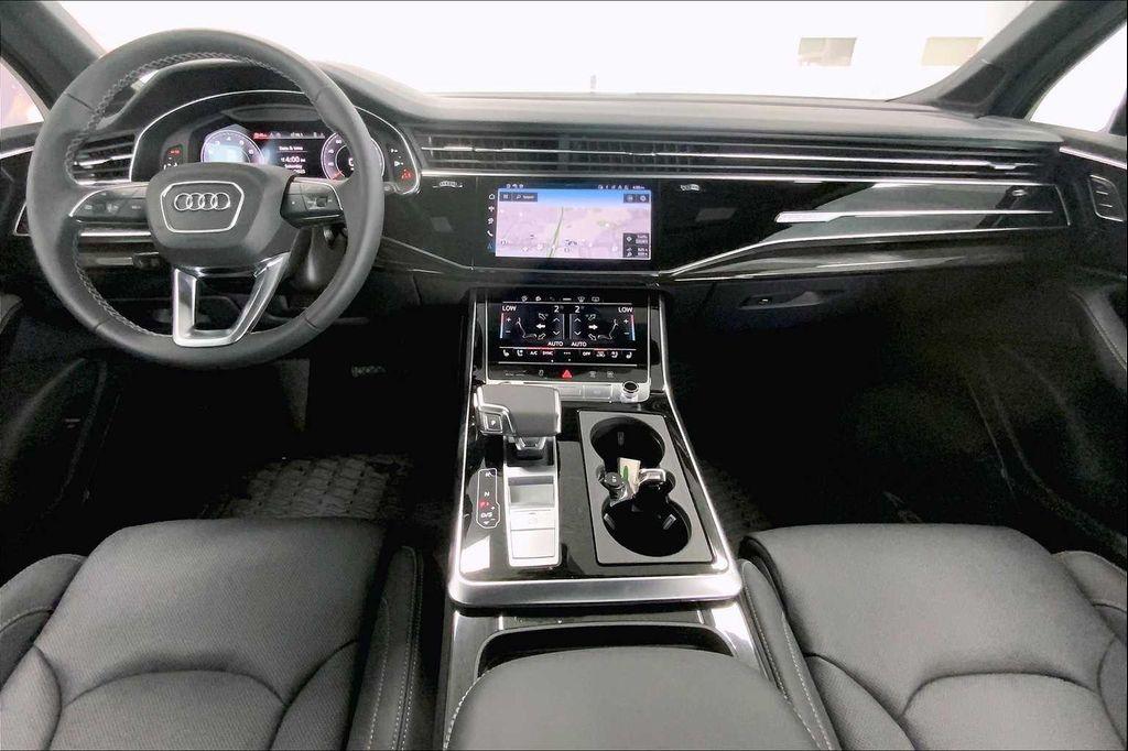 new 2025 Audi Q7 car, priced at $79,962