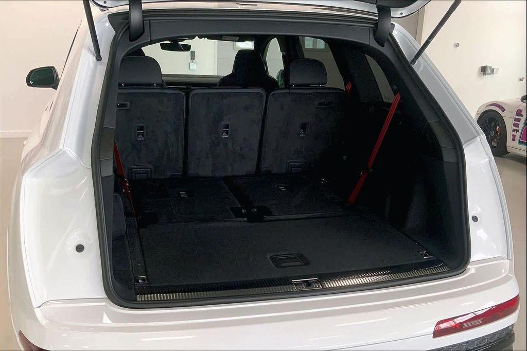 new 2026 Audi Q7 car, priced at $83,590