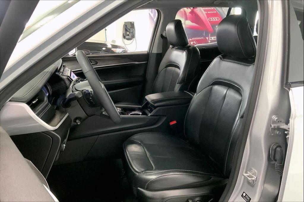 used 2023 Jeep Grand Cherokee car, priced at $31,995