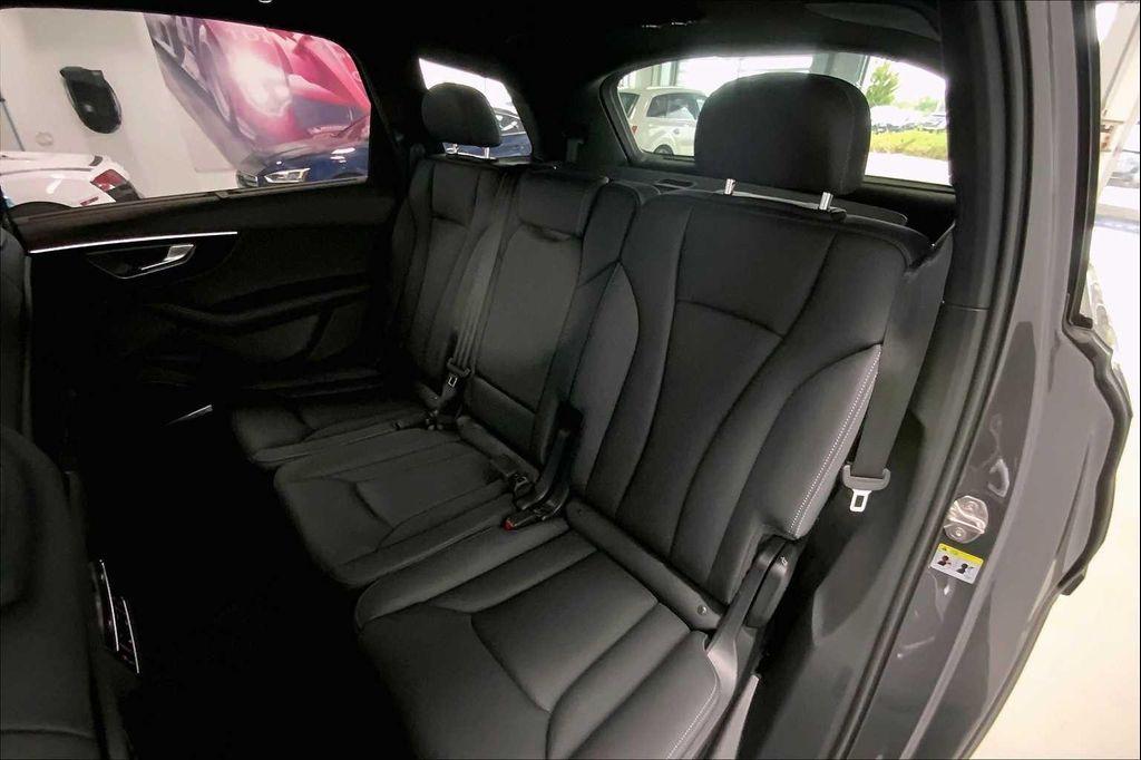 new 2026 Audi Q7 car, priced at $78,295