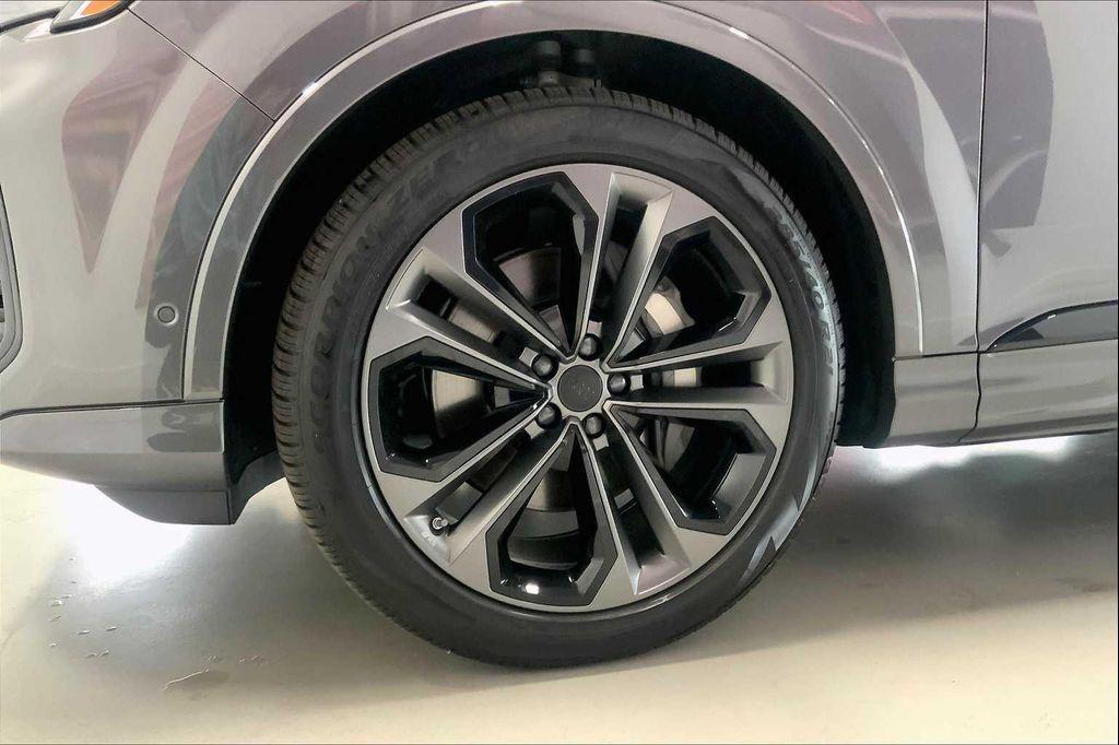 new 2026 Audi Q7 car, priced at $78,295