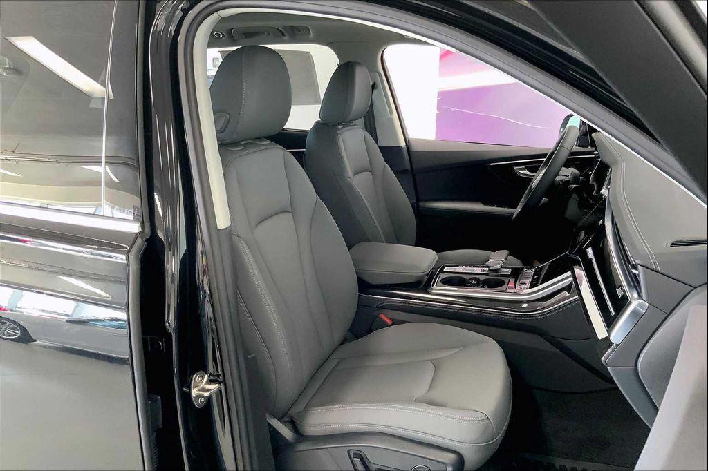new 2025 Audi Q7 car, priced at $71,450