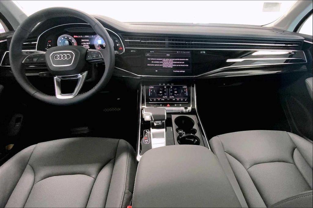 new 2025 Audi Q7 car, priced at $71,450