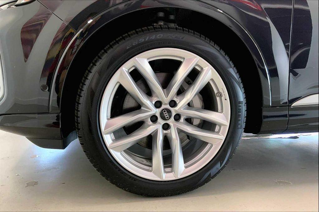 new 2025 Audi Q7 car, priced at $71,450