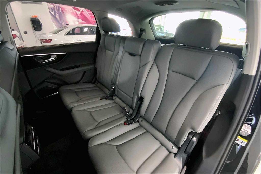 new 2025 Audi Q7 car, priced at $71,450