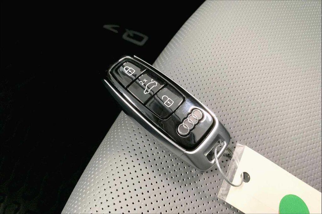 new 2025 Audi Q7 car, priced at $71,450