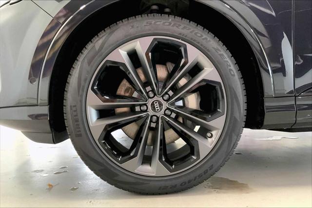 new 2025 Audi Q7 car, priced at $69,714
