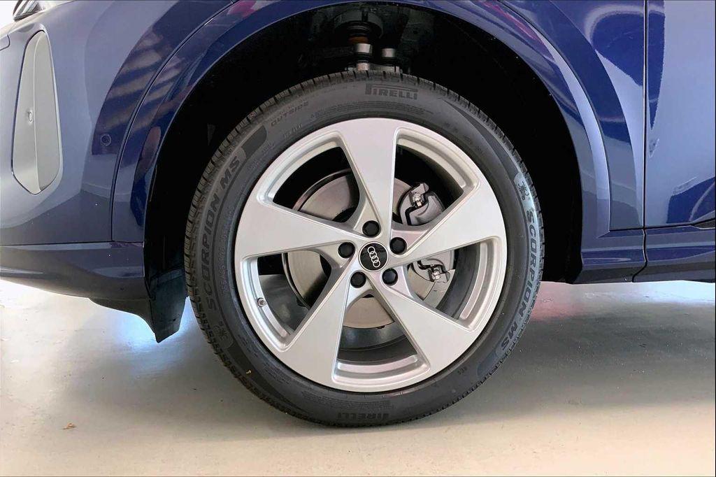 new 2025 Audi Q5 car, priced at $60,092