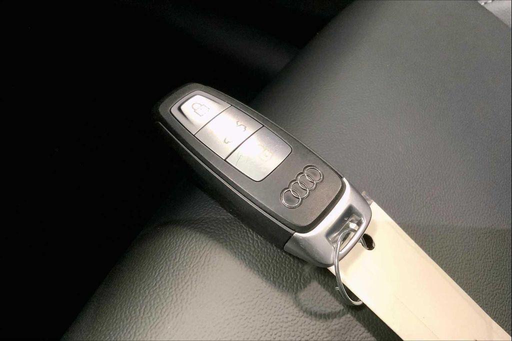 new 2025 Audi Q5 car, priced at $60,092