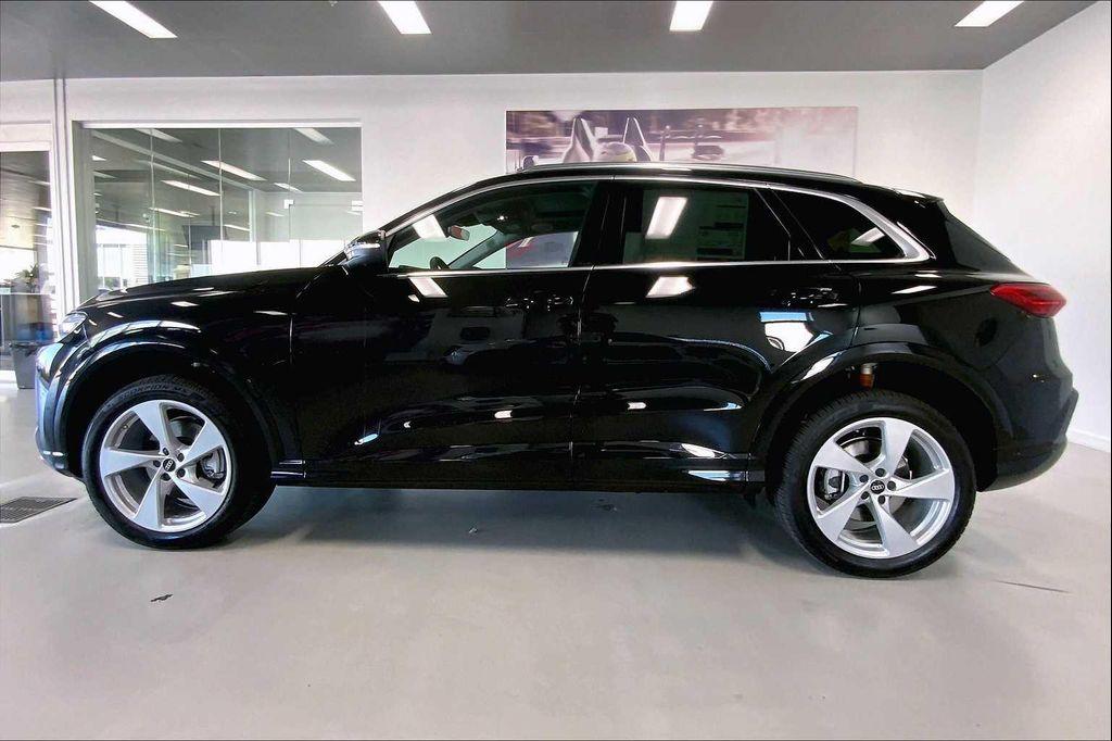 new 2025 Audi Q5 car, priced at $60,092