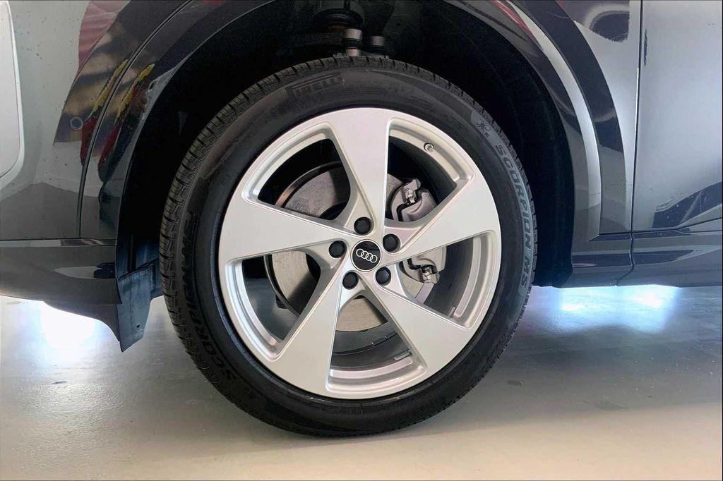 new 2025 Audi Q5 car, priced at $60,092