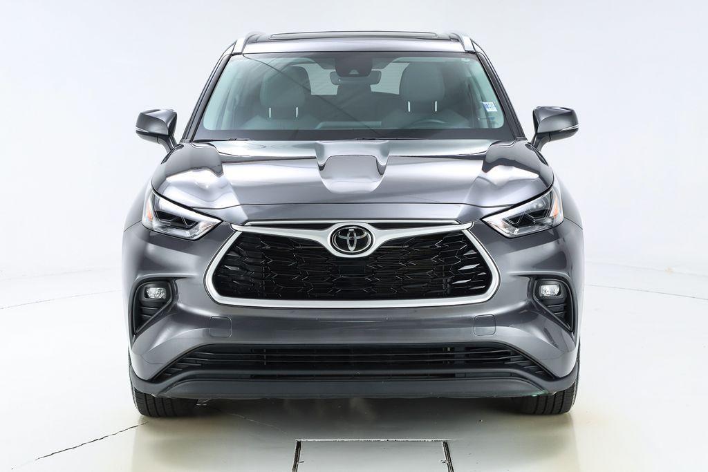 used 2022 Toyota Highlander car, priced at $36,788